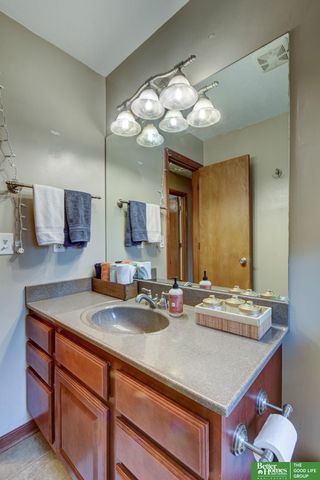 9059 valley Street, Omaha, NE 68124