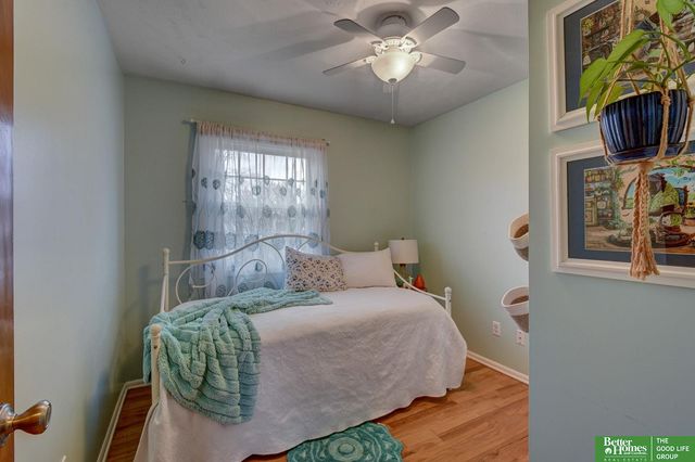 9059 valley Street, Omaha, NE 68124