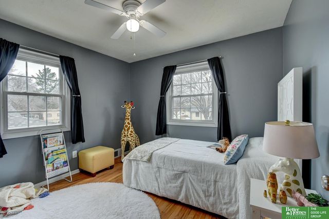 9059 valley Street, Omaha, NE 68124