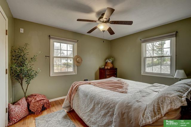 9059 valley Street, Omaha, NE 68124