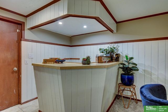 9059 valley Street, Omaha, NE 68124