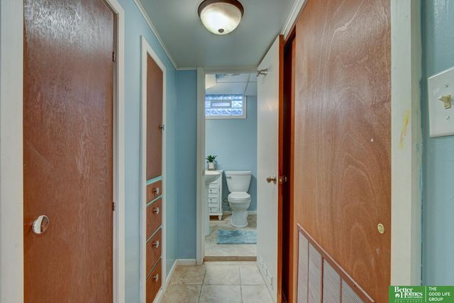 9059 valley Street, Omaha, NE 68124