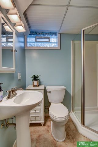 9059 valley Street, Omaha, NE 68124