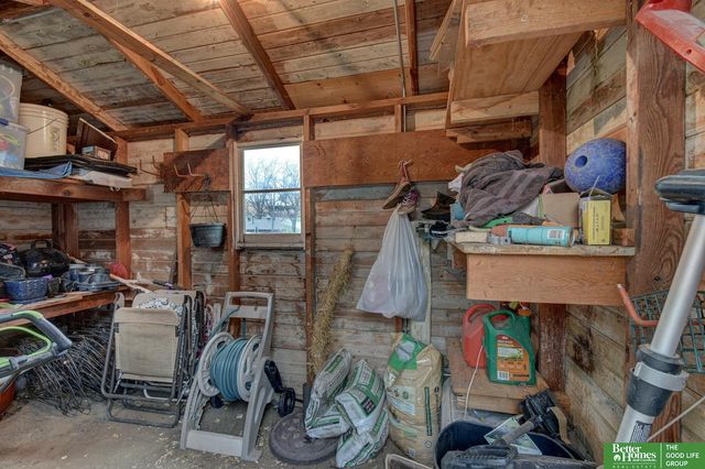 9059 valley Street, Omaha, NE 68124