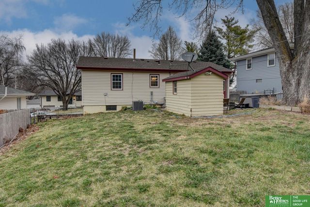 9059 valley Street, Omaha, NE 68124