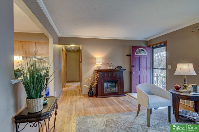 9059 valley Street, Omaha, NE 68124