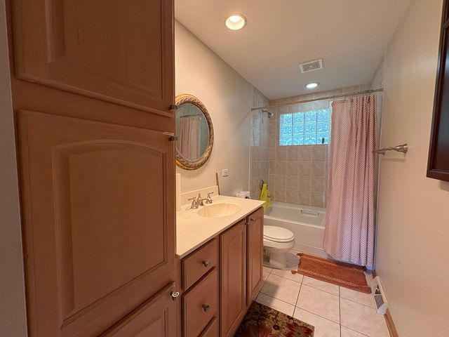 260 N saint marys Road, Libertyville, IL 60048