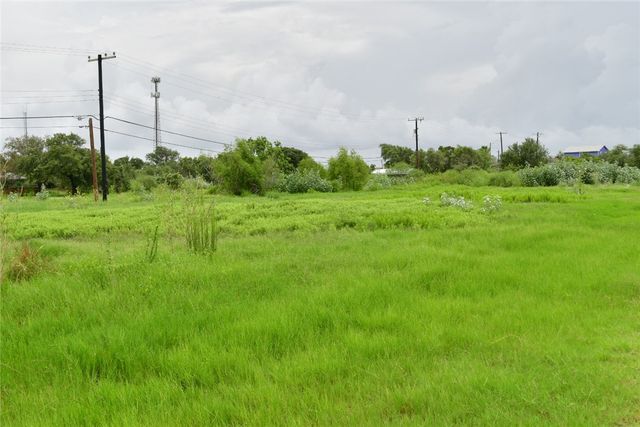 135 Castle Oak, Rockport, TX 78382