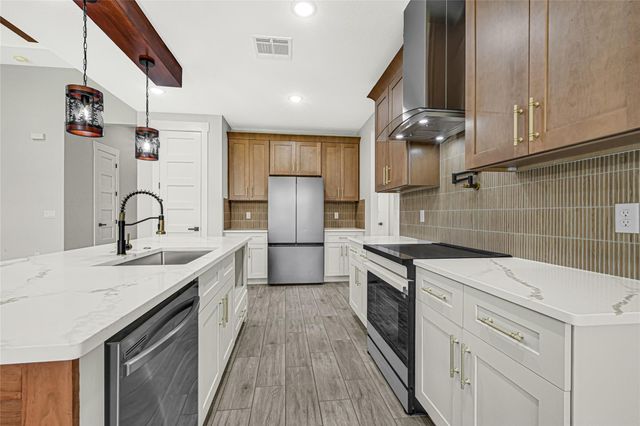 222 Brook Park Drive, Conroe, TX 77303