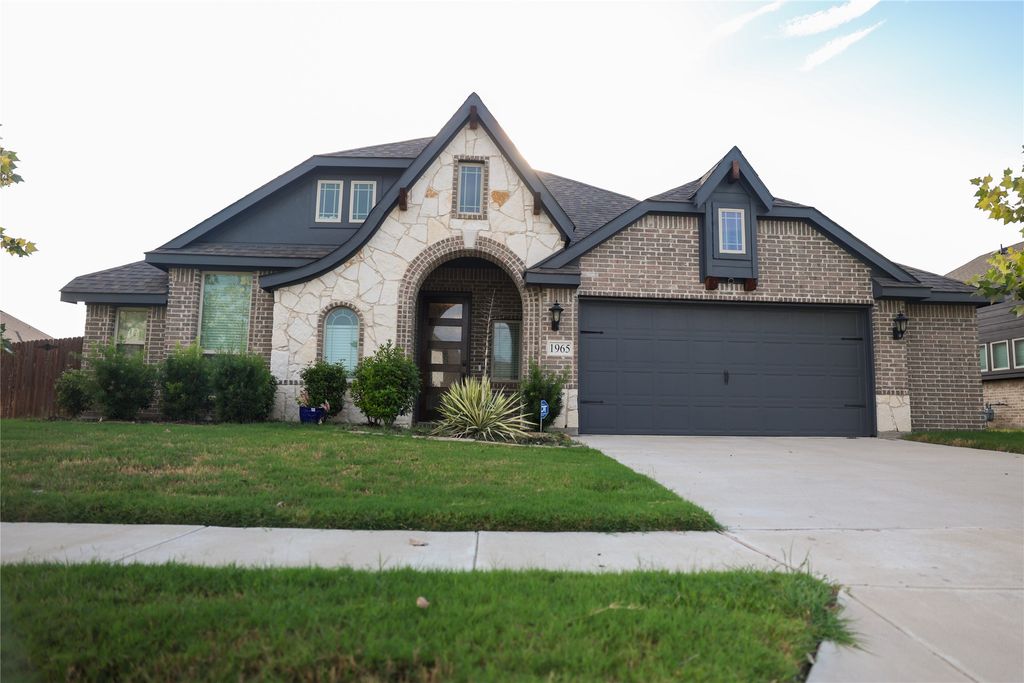1965 Silverleaf Drive, Glenn Heights, TX 75154