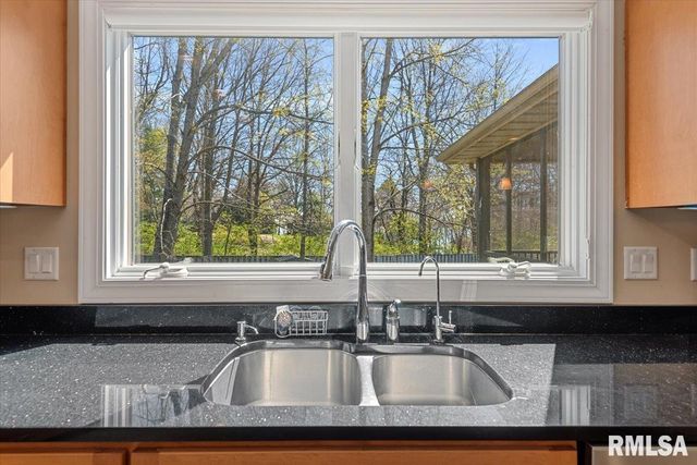 2333 Waterbury Pond Court, Springfield, IL 62711