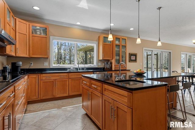 2333 Waterbury Pond Court, Springfield, IL 62711