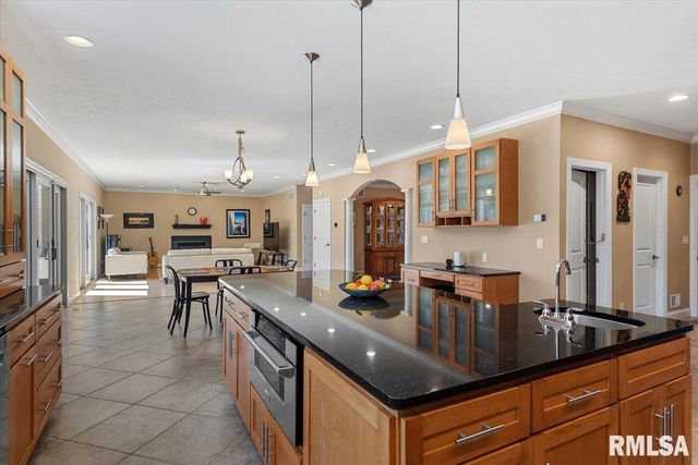 2333 Waterbury Pond Court, Springfield, IL 62711