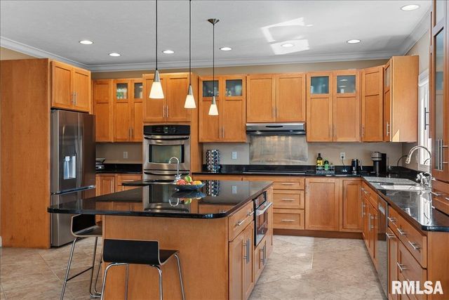 2333 Waterbury Pond Court, Springfield, IL 62711