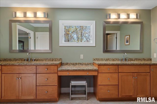 2333 Waterbury Pond Court, Springfield, IL 62711