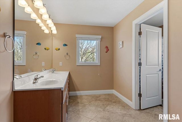 2333 Waterbury Pond Court, Springfield, IL 62711