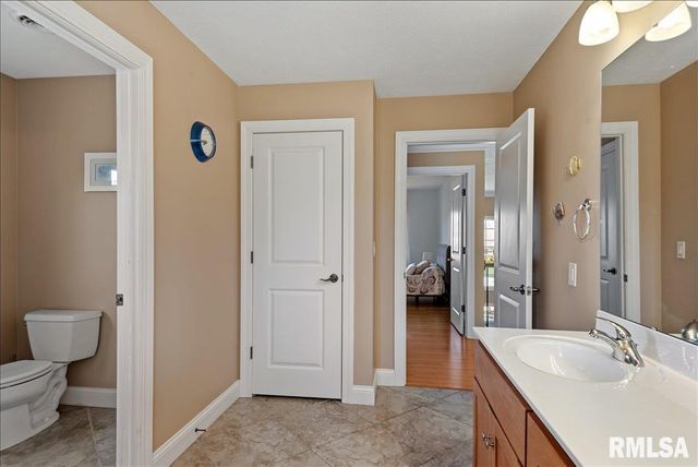 2333 Waterbury Pond Court, Springfield, IL 62711