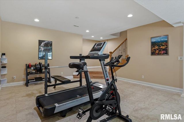 2333 Waterbury Pond Court, Springfield, IL 62711
