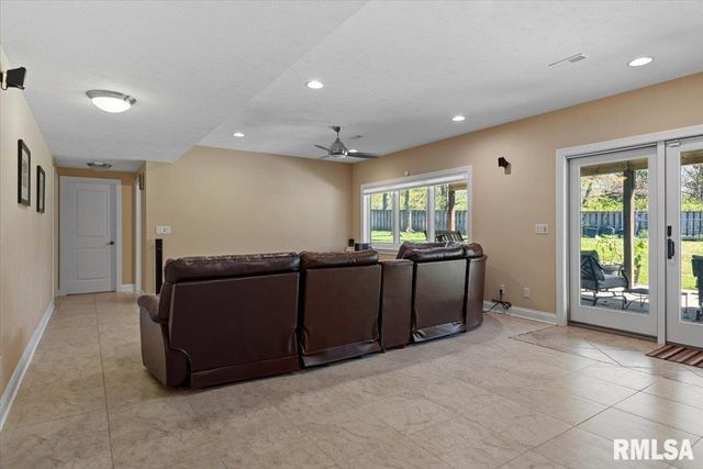 2333 Waterbury Pond Court, Springfield, IL 62711