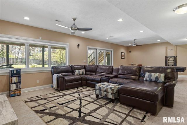2333 Waterbury Pond Court, Springfield, IL 62711