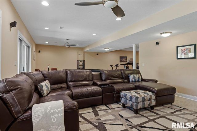 2333 Waterbury Pond Court, Springfield, IL 62711