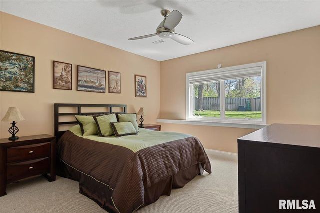2333 Waterbury Pond Court, Springfield, IL 62711