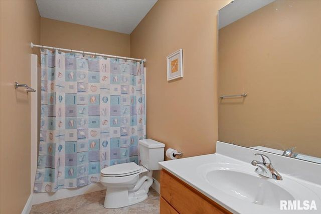 2333 Waterbury Pond Court, Springfield, IL 62711