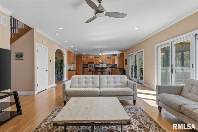 2333 Waterbury Pond Court, Springfield, IL 62711