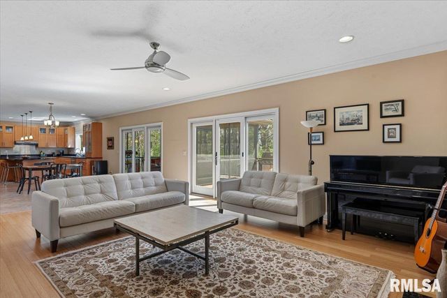 2333 Waterbury Pond Court, Springfield, IL 62711
