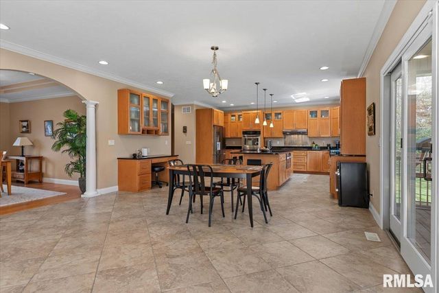 2333 Waterbury Pond Court, Springfield, IL 62711