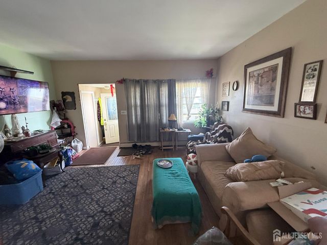 18 Brandywine Road, Fords, NJ 08863