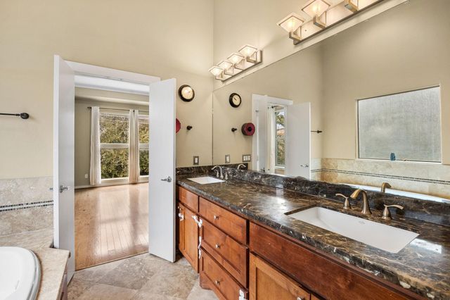 510 Jackson Hill Street, Houston, TX 77007