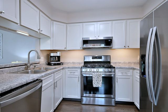 1475 Garnet Circle 1454, Hoffman Estates, IL 60192