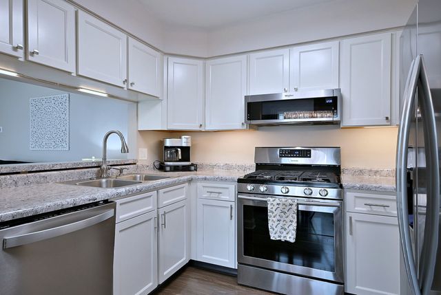 1475 Garnet Circle 1454, Hoffman Estates, IL 60192