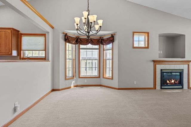 551 Holly Lane N, Oakdale, MN 55128