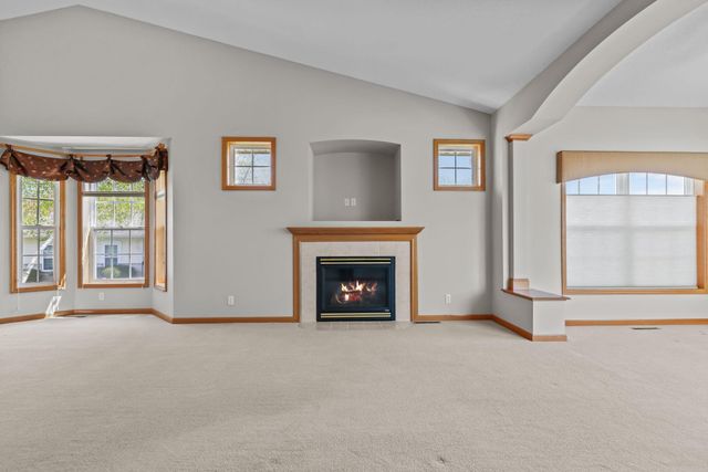 551 Holly Lane N, Oakdale, MN 55128