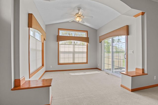 551 Holly Lane N, Oakdale, MN 55128