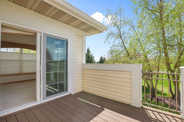 551 Holly Lane N, Oakdale, MN 55128