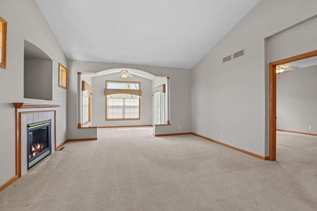 551 Holly Lane N, Oakdale, MN 55128
