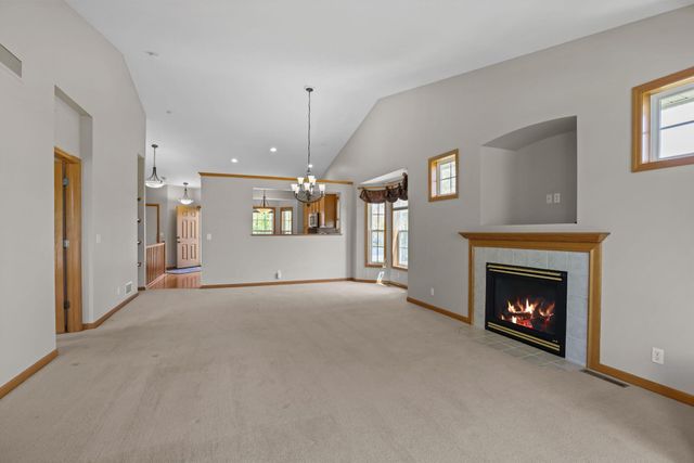 551 Holly Lane N, Oakdale, MN 55128