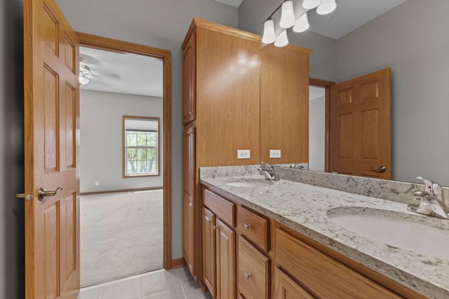 551 Holly Lane N, Oakdale, MN 55128