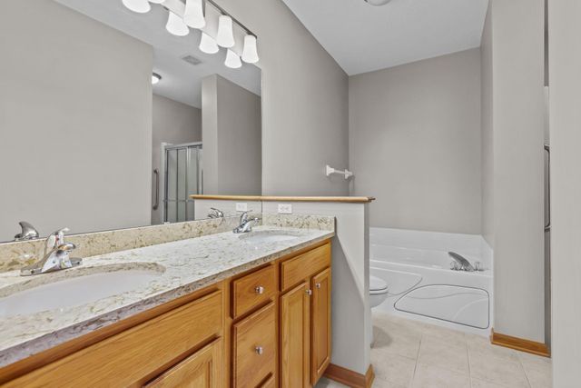 551 Holly Lane N, Oakdale, MN 55128