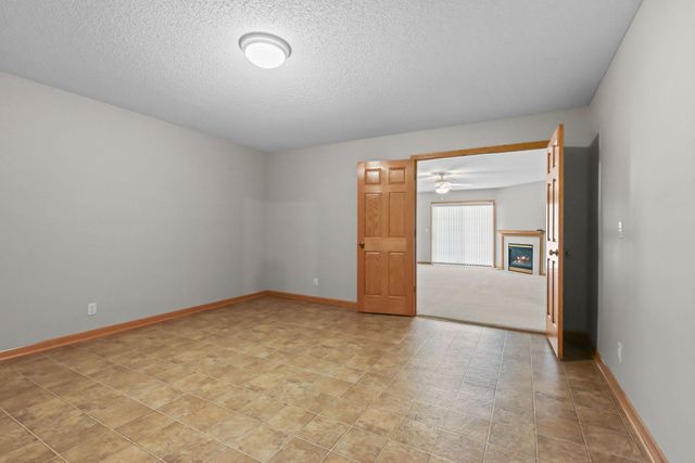 551 Holly Lane N, Oakdale, MN 55128