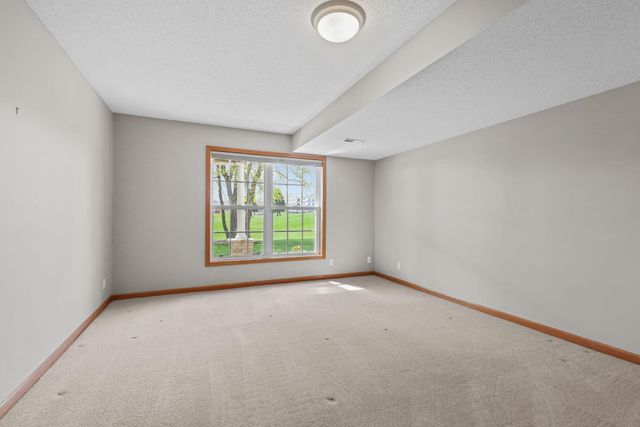 551 Holly Lane N, Oakdale, MN 55128