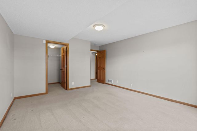 551 Holly Lane N, Oakdale, MN 55128