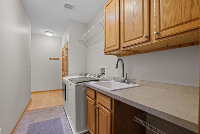 551 Holly Lane N, Oakdale, MN 55128