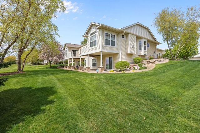 551 Holly Lane N, Oakdale, MN 55128