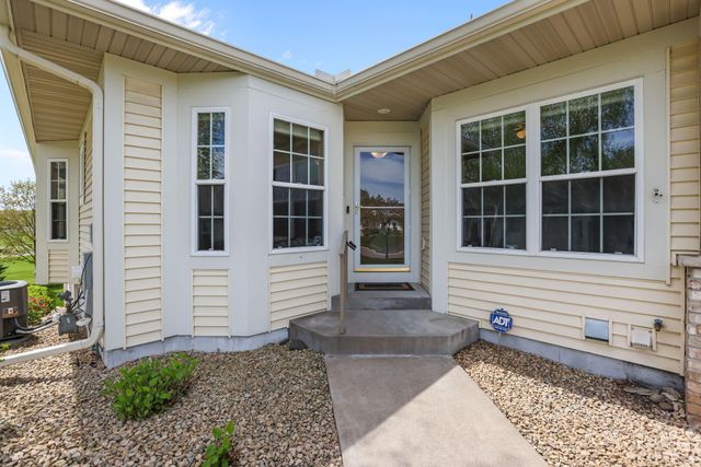 551 Holly Lane N, Oakdale, MN 55128