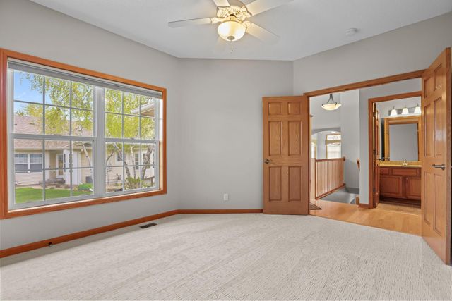551 Holly Lane N, Oakdale, MN 55128