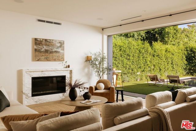 12128 Hesby Street, Valley Village, CA 91607